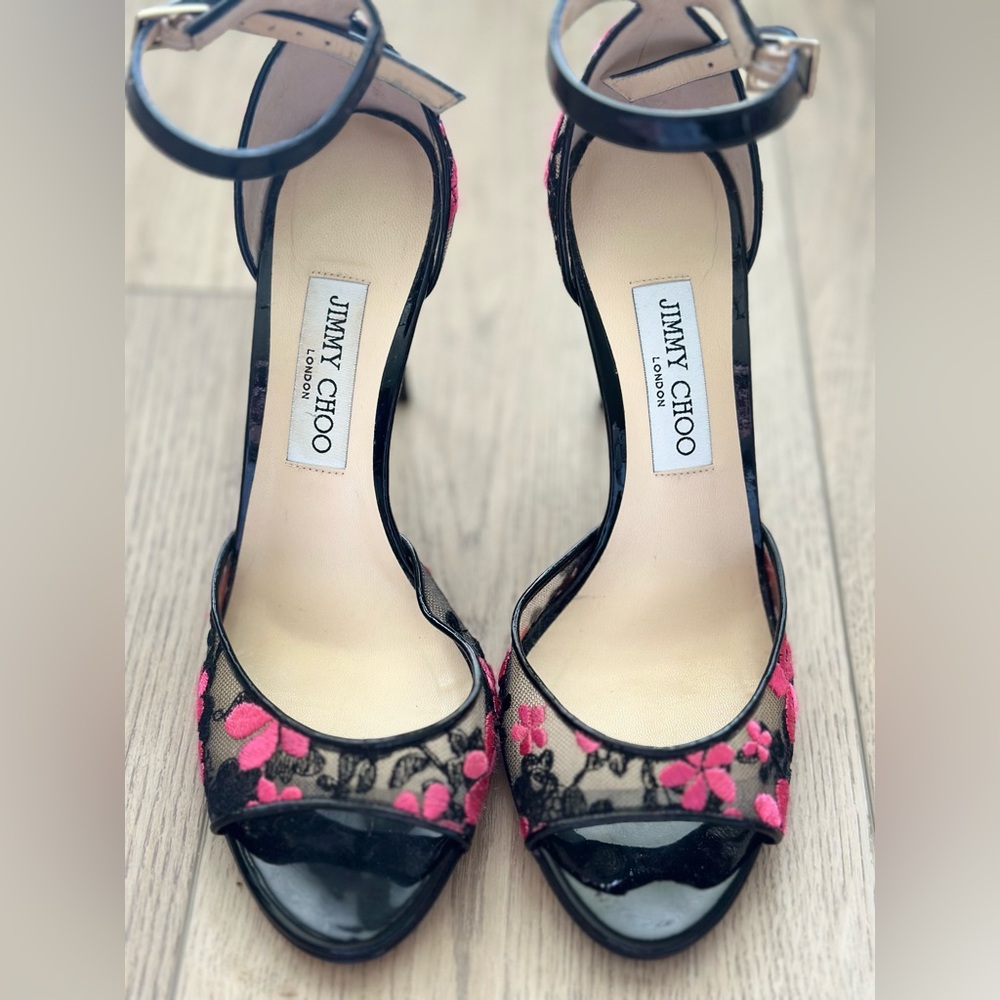 Jimmy Choo Blk Patent Leather & Pink Floral Lace
Embroid. Ankle Strap Heel Pumps